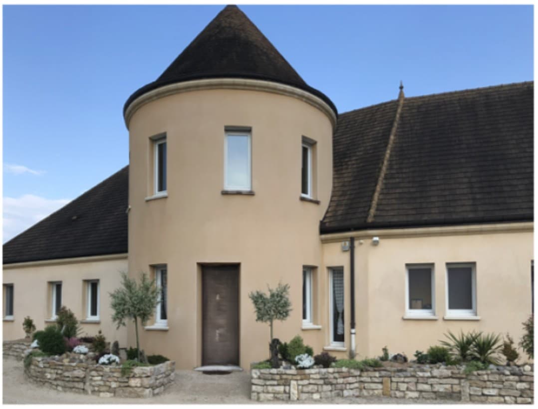 Façade de La Villa de Manolou