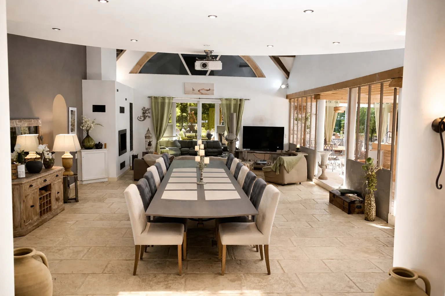 Salle à manger ouverte